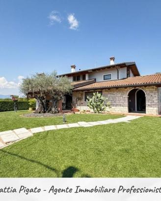 Villa di 370 m² con 5 locali e box auto a Thiene