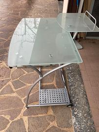 scrivania porta computer