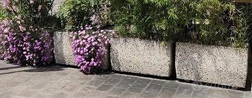 vasi in pietra , larghezza 1 metro