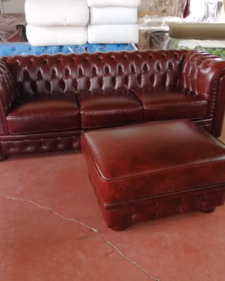 Divano Letto Chesterfield Pelle Vinaccio + Pouf