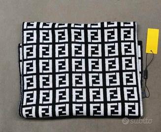 Sciarpa fendi nuova con busta