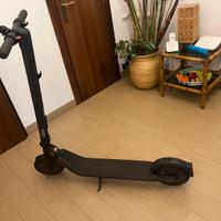 Monopattino elettrico pieghevole