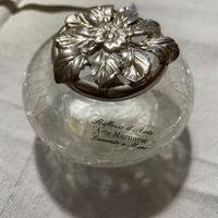 Vasetto in vetro con coperchio in metallo