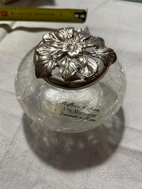 Vasetto in vetro con coperchio in metallo