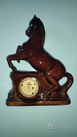 Cavallo orologio da tavolo in ceramica