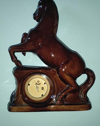 Cavallo orologio da tavolo in ceramica