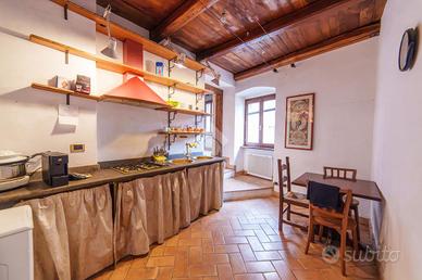 4 LOCALI A VITERBO
