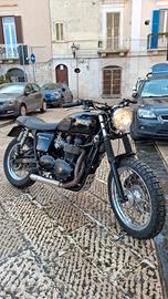 triumph bonneville 900