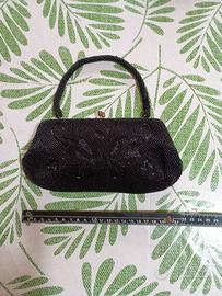 Pochette da sera con perline nere