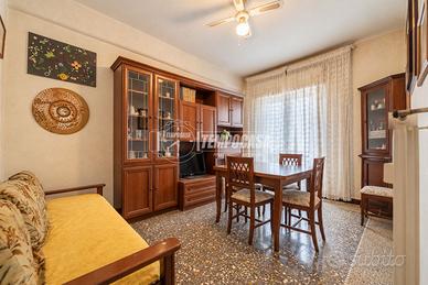 BILOCALE CON BALCONE E ASCENSORE