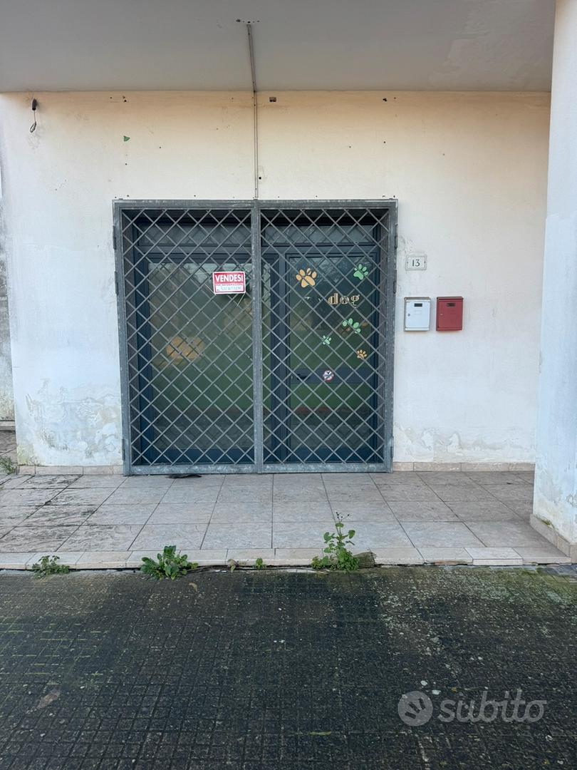Post kummerċjali, 111 m²