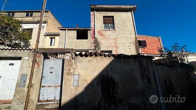 Guspini - Indipendente da ristrutturare