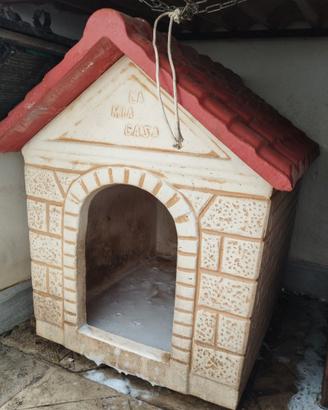 Cuccia in cemento per cani