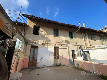 Casa indipendente di 160 m² con 4 locali e box aut