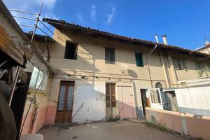 Casa indipendente di 160 m² con 4 locali e box aut