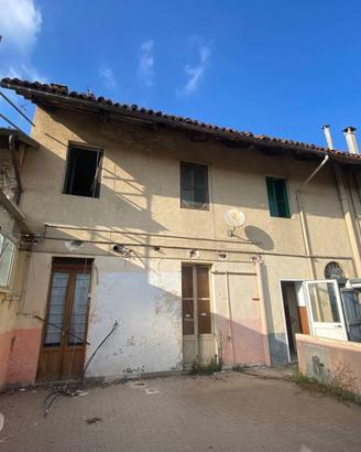 Casa indipendente di 160 m² con 4 locali e box aut