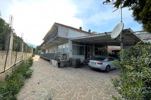 Piano terra di bifamiliare a Mondello