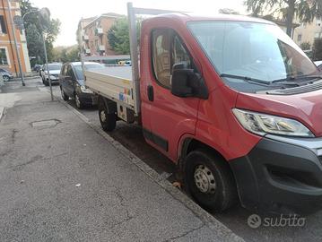 Camioncino ribaltabile trilaterale