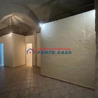 PRESSI PORTO-Via Spalti - Locale comm.le a reddito