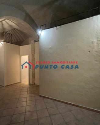PRESSI PORTO-Via Spalti - Locale comm.le a reddito