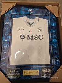 Maglia del Napoli quarto scudetto in cornice