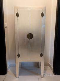 Mobiletto in stile orientale