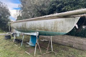 Barca a vela con deriva fissa