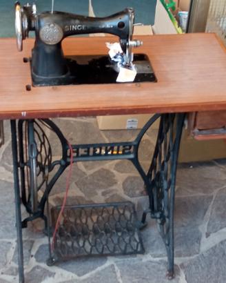 macchina Singer d'epoca  base Singer e mobili