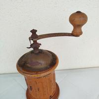 macinacaffè manuale vintage del marchio Tre Spade