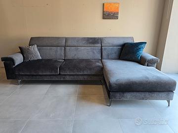 DIVANO TRE POSTI CON CHAISE LONGUE