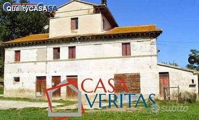 Casale tipico marchigiano zona filetto/senigallia