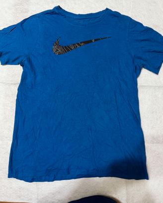 Nike Uomo T-Shirt Logo Swoosh – Blu, Taglia XXL