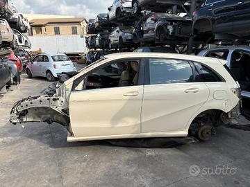 MERCEDES CLASSE B 2.0D - ANNO 2012 - PER RICAMBI