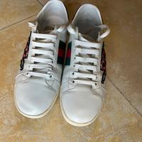 Sneakers Gucci Ace con ricamo serpente