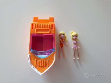 Barca giocattolo con bambole