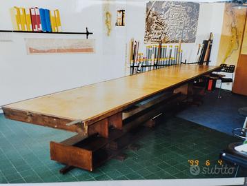 Tavolo in legno d'architettura/ sala riunioni