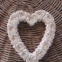 Cuore pensile rivestito di conchiglie