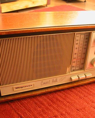 Radio a valvole Magnavox "Concert Hall"