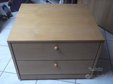 Comodino a due cassetti con ruote