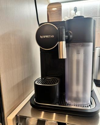 Nespresso - De Longhi Gran Lattissima