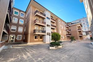 Via D'Amato-165mq con soffitta e box auto di 18mq