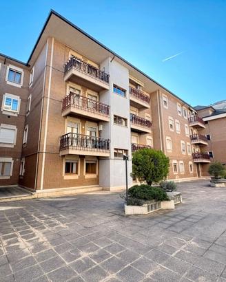 Via D'Amato-165mq con soffitta e box auto di 18mq