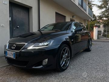 Lexus is250