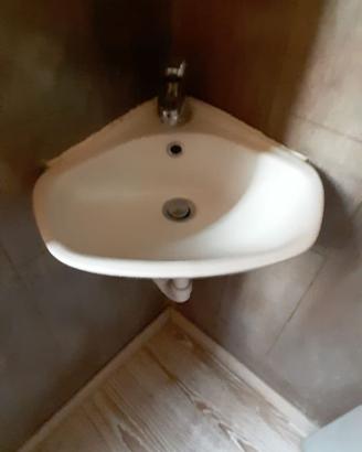 Lavabo angolare