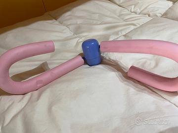 Attrezzo per interno coscia