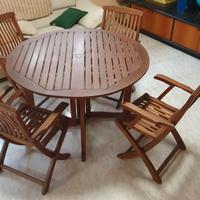 tavolo da esterno con sedie