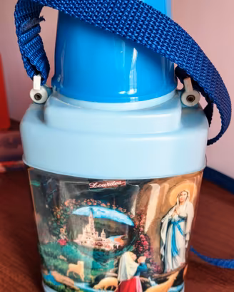 Borraccia con acqua di Lourdes 