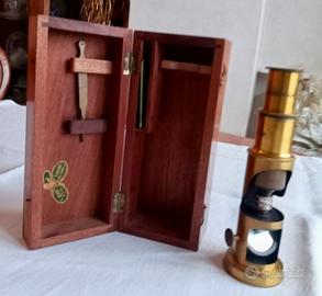 Antico microscopio portatile