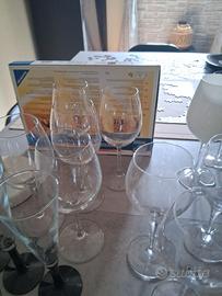 Servizi misti piatti e bicchieri