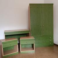 Armadio con scrivania e comodini